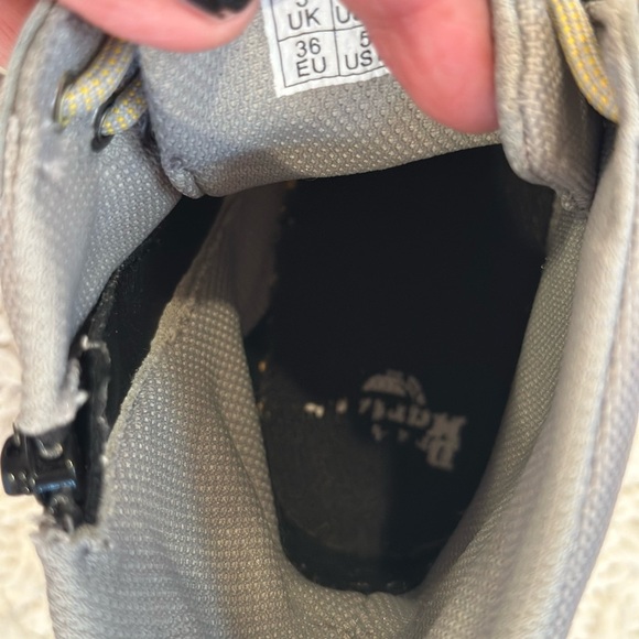 DR MARTENS KIDS UNISEX MENS 4 Ladies 5 Gray High-Top Boots - Picture 8 of 11